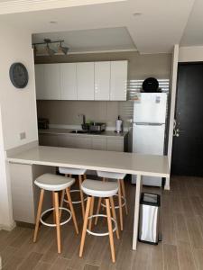 Bello departamento av del mar