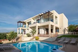 Family Villa Rousa in Rethymno with Pool, BBQ and Kids Area - Kiriánna