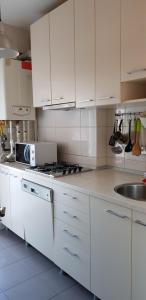Cozy Apartament 3 min to subway 24h7 check in