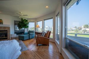 Apartment room in Tranquillo Stunning Pirates Beach House 2 decks 2-min walk to beach