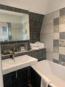Hotels Villa Augeval Hotel de charme & Spa : photos des chambres