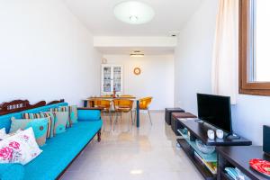 Smaragdi Beachfront Villa