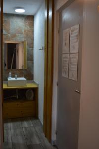 Appartements Studio MARMOTTE FONT-ROMEU 4 personnes avec balcon Residence VAL SOLEIL entierement renove en juin 2021 place de PARKING & WIFI gratuite , draps & serviettes de toilettes non inclus : photos des chambres