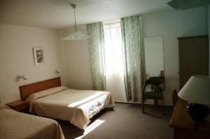 Hotels Les Portes du Cantal : Chambre Lits Jumeaux Supérieure - Vue sur Jardin