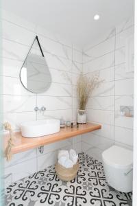 Iades Studios & Apartments