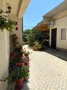 Уютный Дворик - Uazabaa