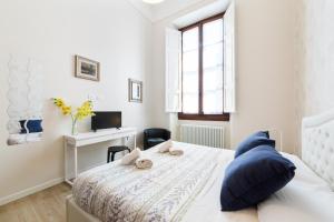 GuestHost - I Renai - Ponte delle Grazie Modern Apartment