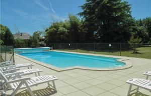 Maisons de vacances Amazing home in Bourgueil with 4 Bedrooms, WiFi and Outdoor swimming pool : photos des chambres