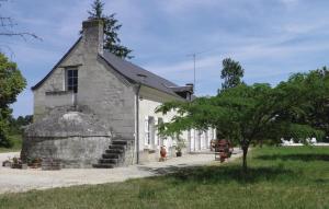 Maisons de vacances Amazing home in Bourgueil with 4 Bedrooms, WiFi and Outdoor swimming pool : photos des chambres