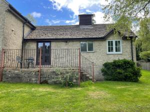 Nethercote Cottage, Kingsize bed, Seven Springs Cottages