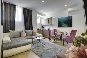 D&A Central Luxury Apartments with FREE Parking