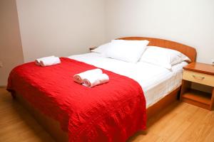 Zadar, The Florens Residence - Apartments near the Beach with the New Pool & Garden, BBQ and Kids playground