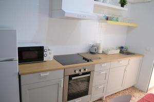 Impressive 1 bed Apartment with a stunning bathroom and Terrace CB4EV