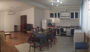 A Beautiful spacious Two Bedroom Apartment CB8EV