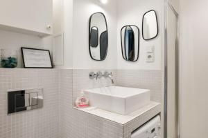 Cozy studio 10 min from Eiffel Tower Invalides Beaugrenelle