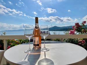 Appartements L’Ile Rousse les pieds dans l’eau : photos des chambres