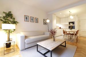 Deluxe Apartment room in Royal Madrid by Madflats Collection