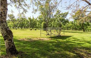 Maisons de vacances Stunning Home In Monsgur With 7 Bedrooms, Sauna And Outdoor Swimming Pool : photos des chambres