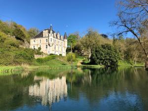 Maisons de vacances La Maison du Gardien Domaine du Chateau des Loups : photos des chambres
