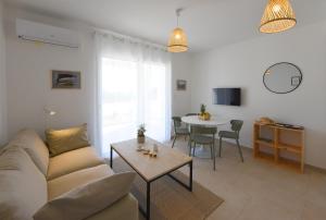 Appartements Residence Marina di Bravone - appartement 4 personnes RDC N187 : photos des chambres