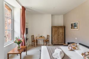 Appartements LA COUR DES CARMELITES 2 - Studio calme en centre-ville : photos des chambres