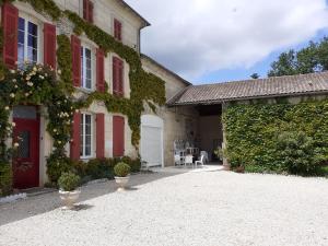 Sejours chez l'habitant chambre spacieuse dans maison bourgeoise : photos des chambres