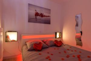 Appartements Love Room - Suite romantique avec spa privatif : photos des chambres