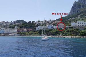 Casa di charme panoramica a Capri sulla spiaggia.