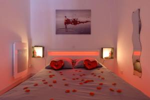 Appartements Love Room - Suite romantique avec spa privatif : photos des chambres