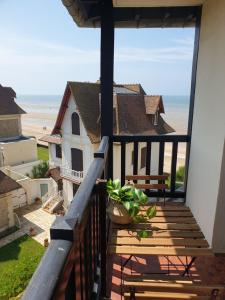 Appartements M2M Studio avec balcon - magnifique vue campagne et cote mer - les pieds dans l eau! : photos des chambres