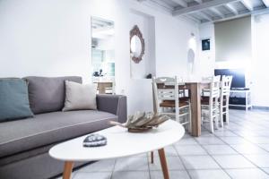 Mykonos Vibes Downtown Townhouse