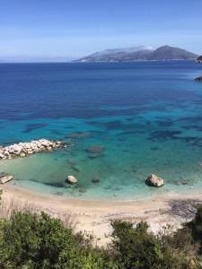 Casa di charme panoramica a Capri sulla spiaggia.