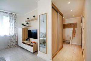 Compact II - Mieszkanie na parterze, Faktura VAT, szybkie Wi-Fi, Netflix