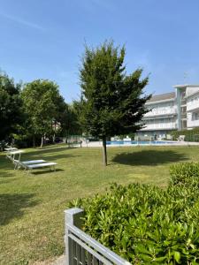 Esperia 1 Piscina e Parcheggio
