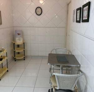 Apartamento na Praia de Pitangueiras-Guarujá à 50mt da praia e comércio perto