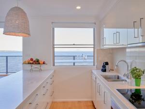 Casuarinas 5 superb waterfront unit