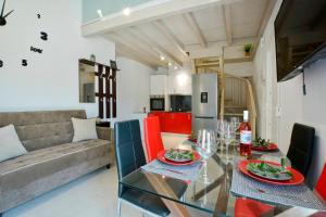Villa Bratou Aqua Sleeps 4 with Garden