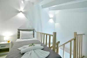 Villa Bratou Aqua Sleeps 4 with Garden
