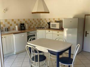 Maisons de vacances Gite Saint-Epain, 3 pieces, 4 personnes - FR-1-381-169 : photos des chambres