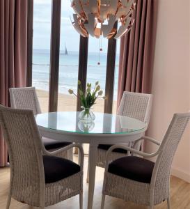 Appartement in erster Linie mit Meerblick