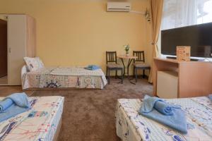 Kazlarov Guest House
