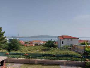 Happy House for Holiday Marina, Big Terrace with Sea View, free BBQ & Parking - Quiet Place