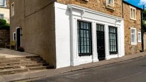 The Old Paint Shop Apartment - Centrally Situated - Carnbee