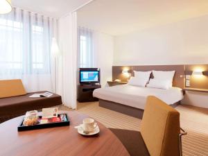 Hotels Novotel Suites Cannes Centre : Suite Supérieure avec Lit Queen-Size et Lit Simple 