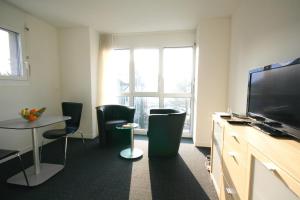 One Bedroom Apartment with balcony C room in HITrental Zugersee -Apartments