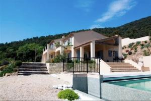 Villa Carrera