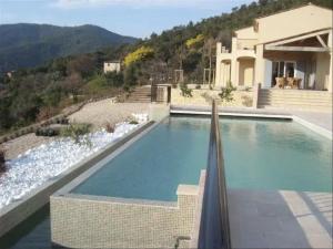 Villa Carrera