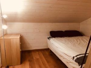 Chalets Chalet 4 Pers a proximite des Carroz (CHBLA) : photos des chambres