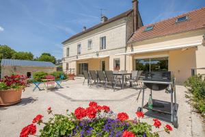 Maisons de vacances Les Ormes - Grande maison avec Jacuzzi : photos des chambres