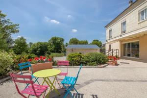 Maisons de vacances Les Ormes - Grande maison avec Jacuzzi : photos des chambres